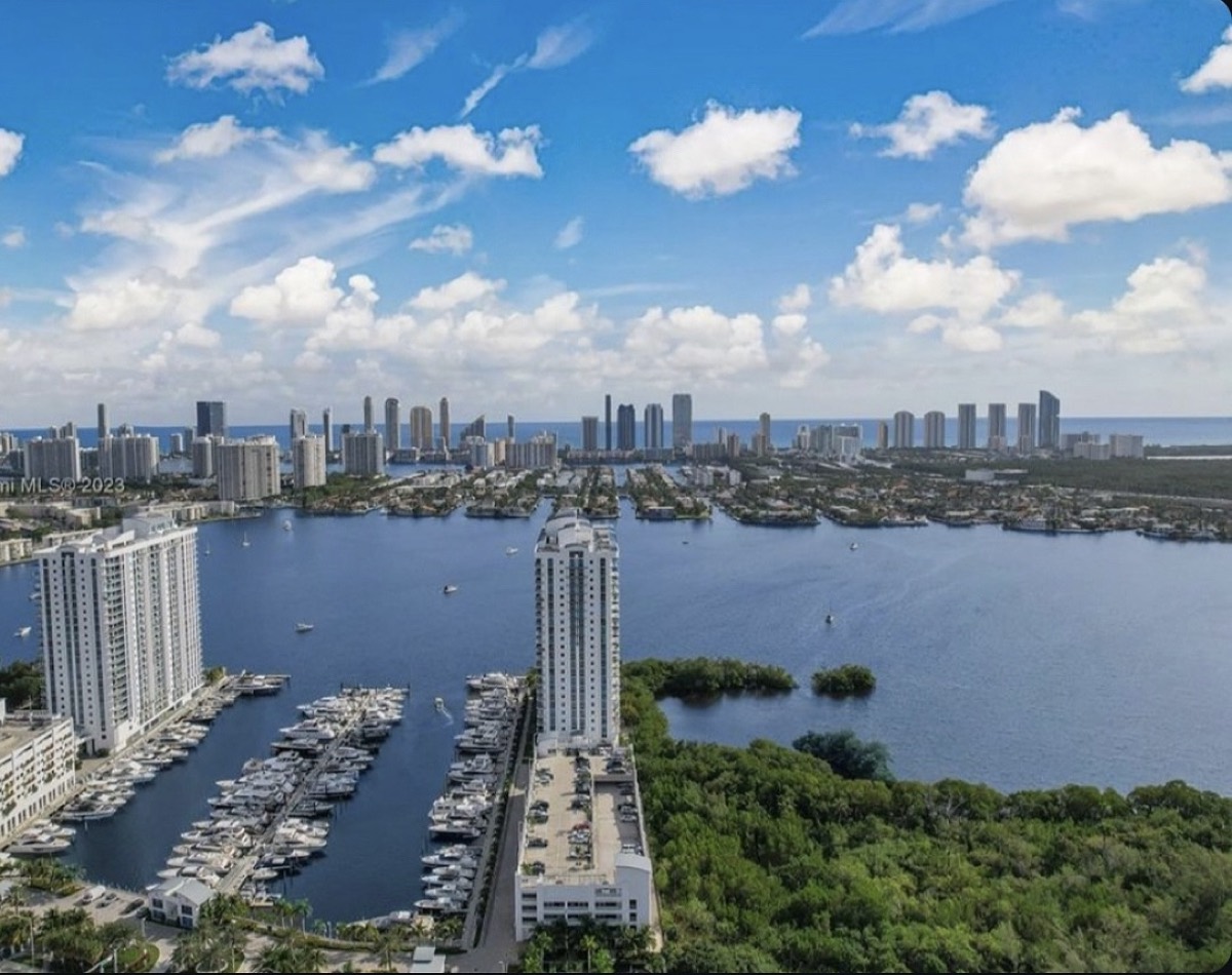17111 Biscayne Blvd #2209, Miami FL 33160