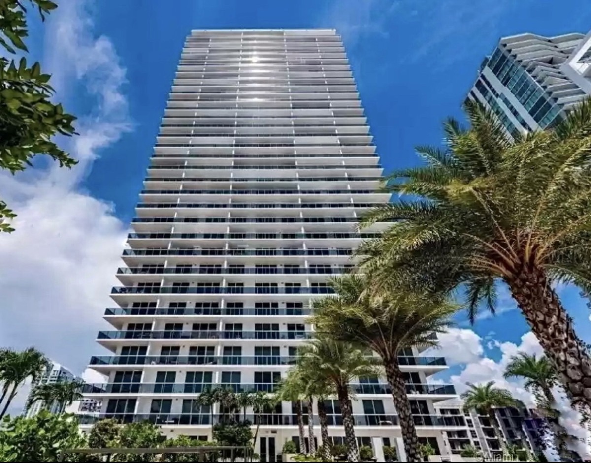 600 NE 27th St #PH2, Miami 33137